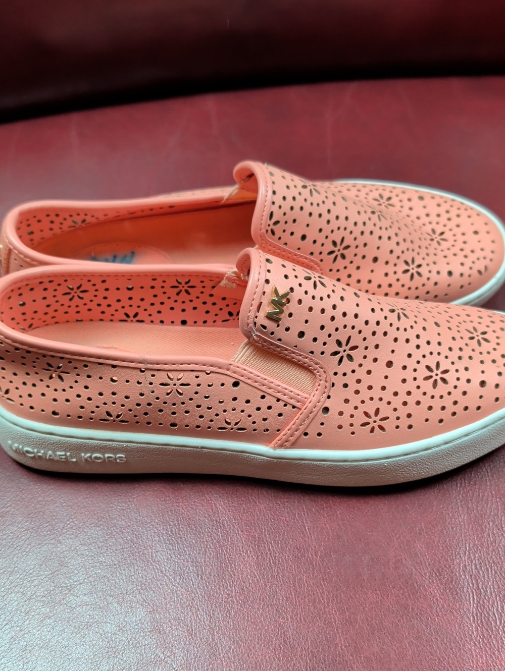 Michael Kors Coral Perforated Slip-On Shows Size 6 - Picture 5 of 13